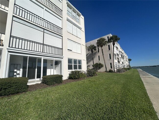 Building Photo - 7625 Sun Island Dr S