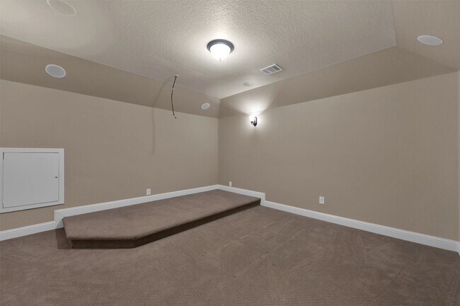 Building Photo - 42 Caprice Bend Pl