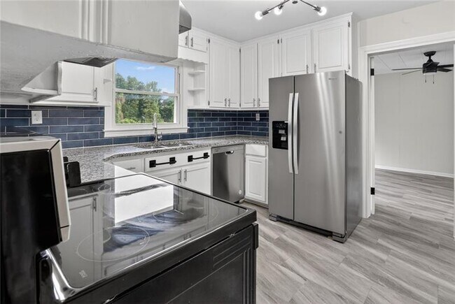Building Photo - 3081 Glendale Ct