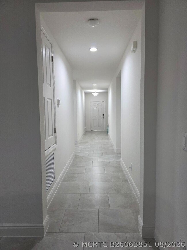 Building Photo - 260 Hamlet Lp
