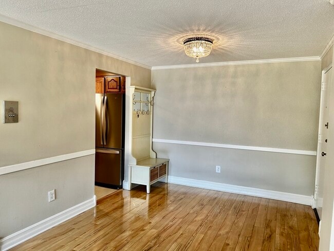 Building Photo - B2 Colonial Dr