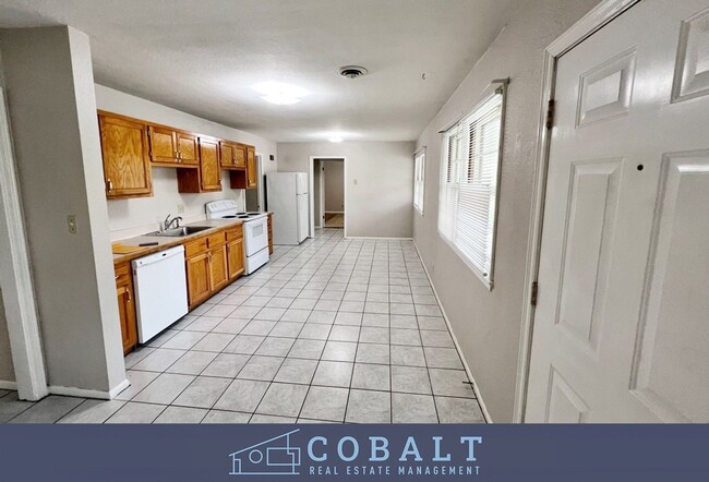 Primary Photo - Updated 4 Bed, Across from KSU! Available ...