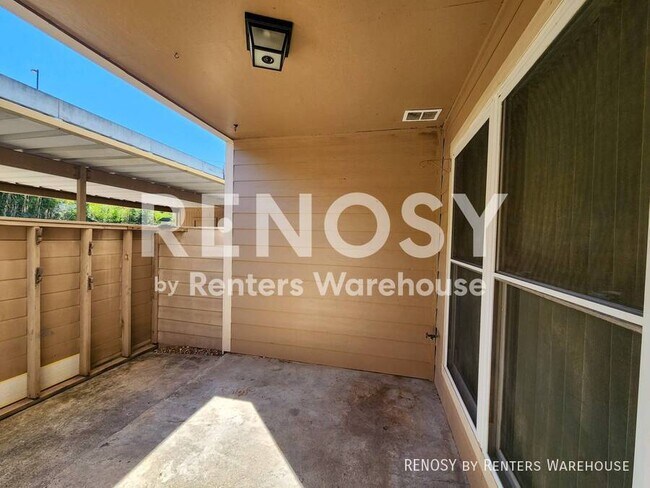 Building Photo - 17742 Kings Park Ln