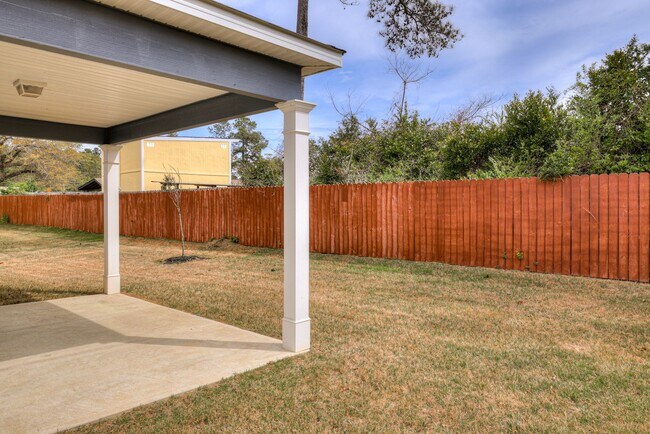 Building Photo - 410 Matthew Ln