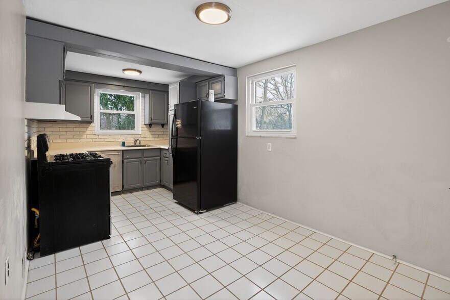 Building Photo - 3341 Recker Dr