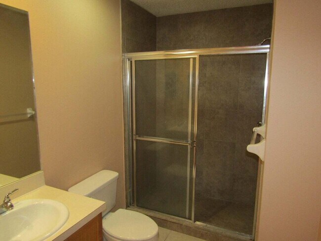Building Photo - 2212 White Pine Cir