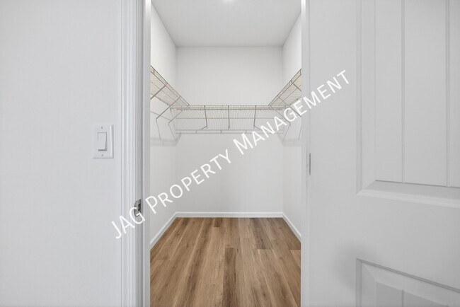 Building Photo - 813 Clifton Rd SE