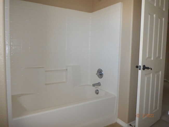 Building Photo - Located in the Heart of Tehachapi!