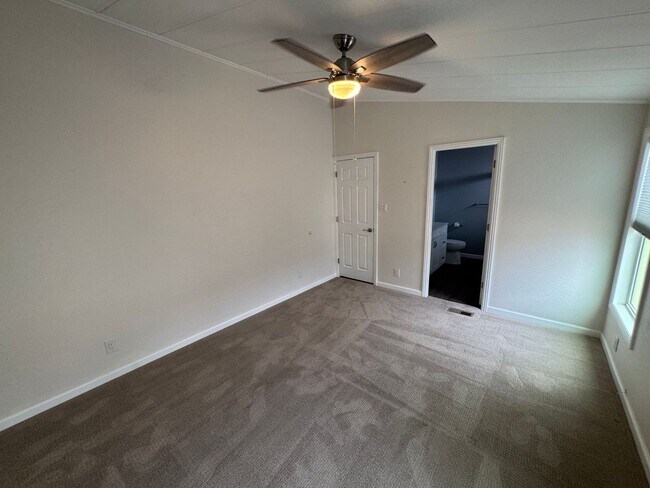 Building Photo - 9331 E Navajo Pl