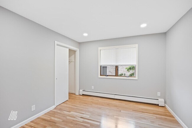 Building Photo - 213 5th St