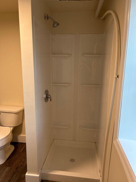 Bathroom/Shower - 505 Washington St