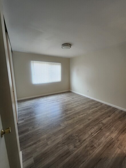 Building Photo - 820 N Kathleen Ln