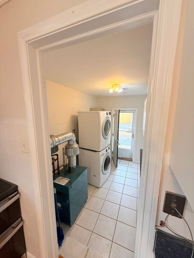 Building Photo - 8276 Franklin Ln