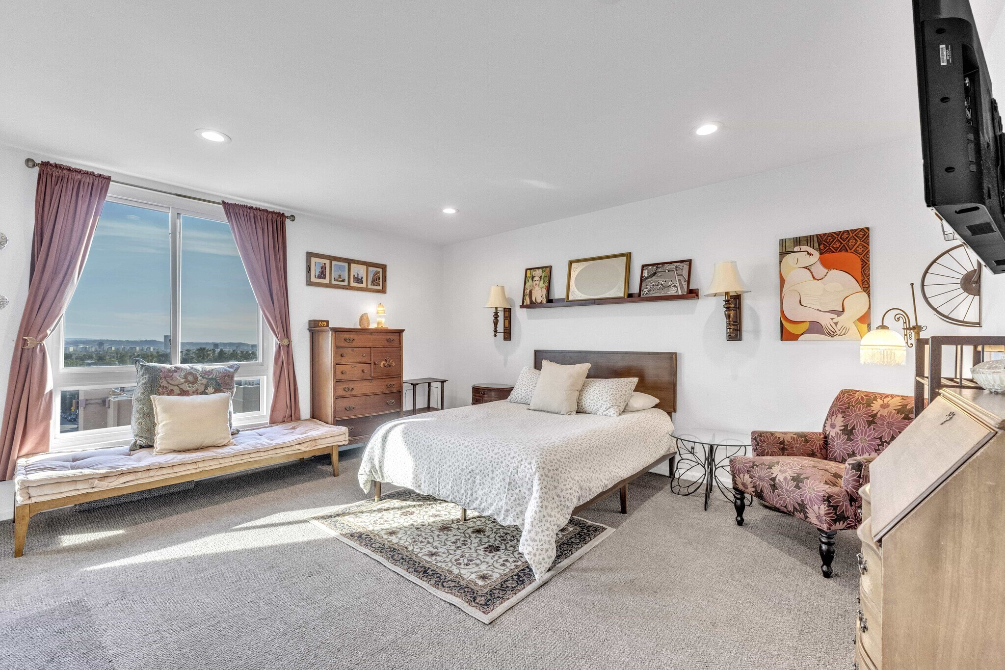 Building Photo - 7320 Hawthorn Ave