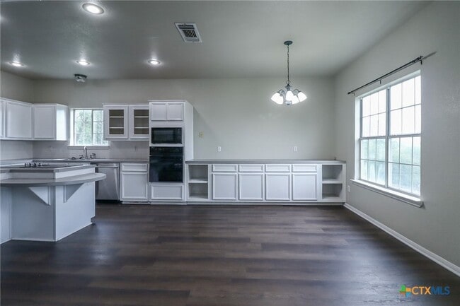 Building Photo - 1810 Mesa Oaks Cir