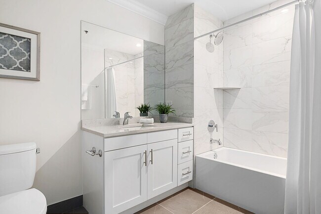 Building Photo - 1610 N Normandy Ave