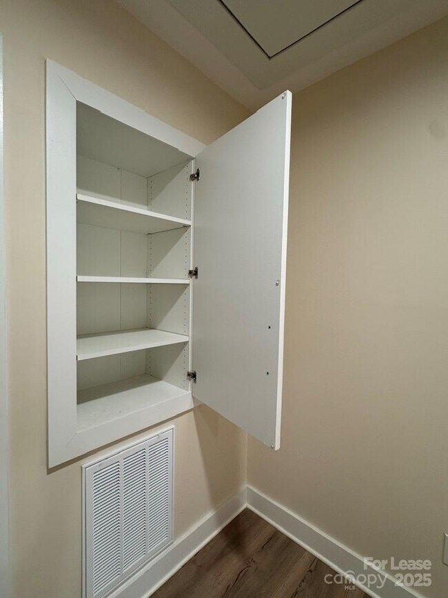 Building Photo - 19612 Oak St