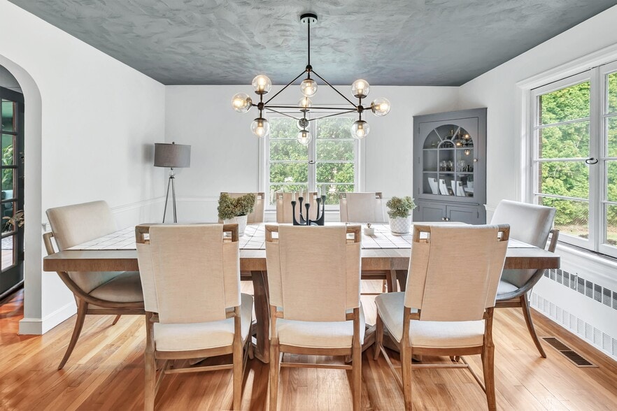 Building Photo - 26 Pearsall Pl