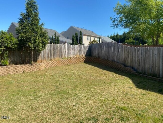 Building Photo - 105 Saltybrook Ln