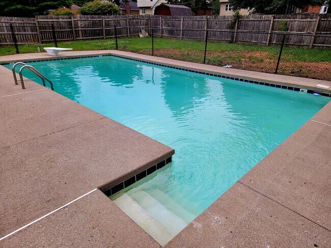 Building Photo - Spacious 3 Bedroom with Outdoor Pool in Mason