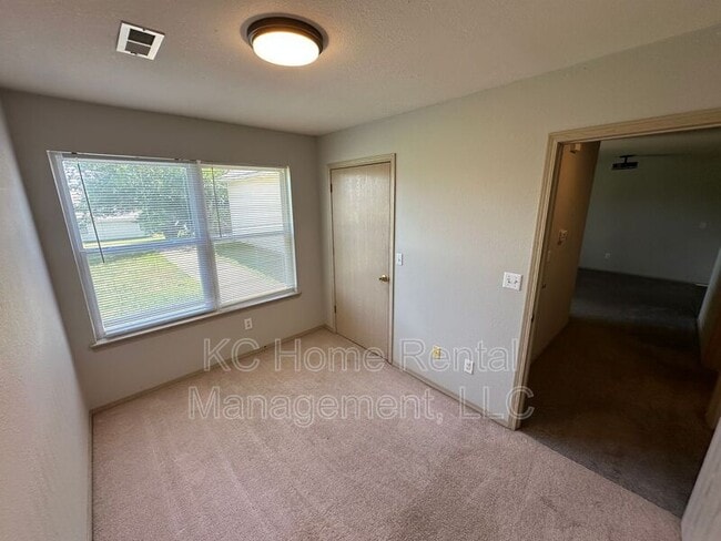 Building Photo - 2128 Highridge Dr