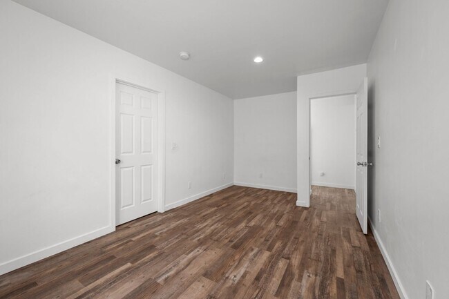 Building Photo - Dual private outdoor spaces!