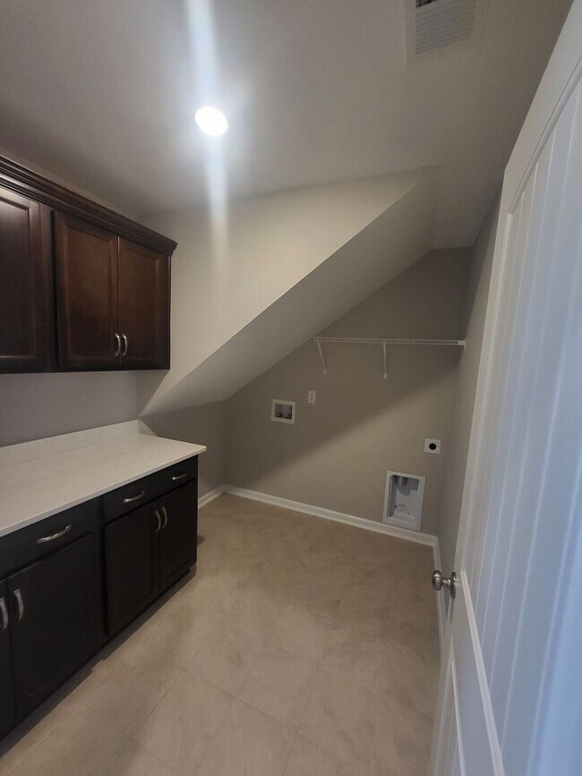 Building Photo - Beautiful New Build 3 Bedroom Home