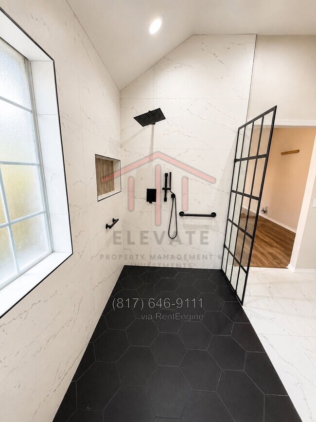 Building Photo - 2117 Pinwood Cir