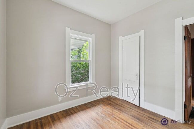 Building Photo - 2027 Berkshire Pl