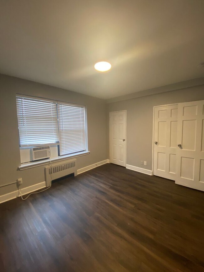 Building Photo - Updated Two Bed Two Bath Apt in Dogtown!