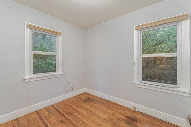 Building Photo - 3844 NE 87th St