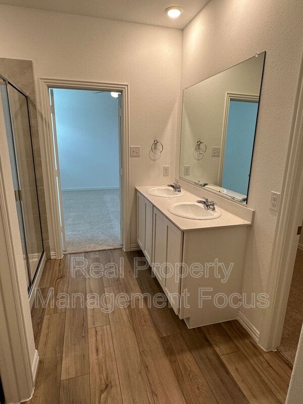 Building Photo - 239 Jenkinson Dr