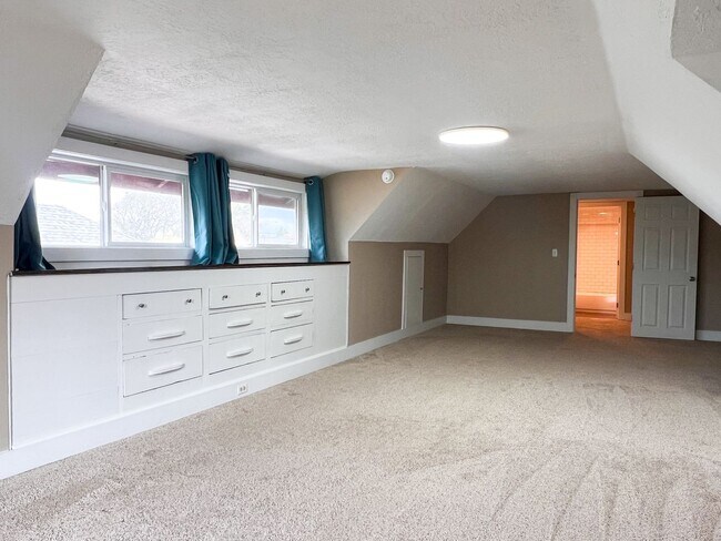 Building Photo - 3BD/2BA+FLEX HOME IN LEBANON