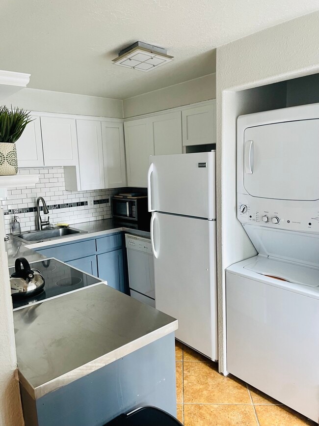 Building Photo - 20390 Fairway Dr