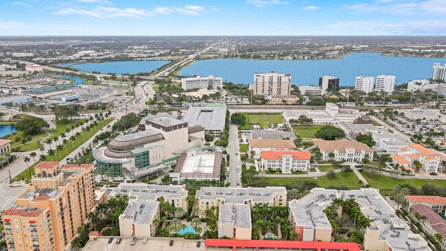 Building Photo - 630 S Sapodilla Ave