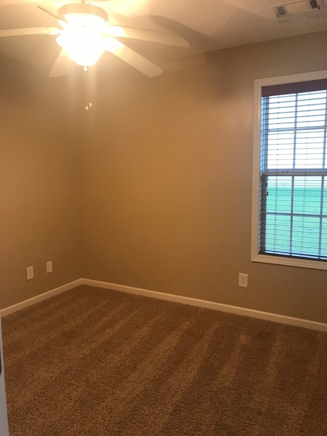 Building Photo - 125 Gage Dr