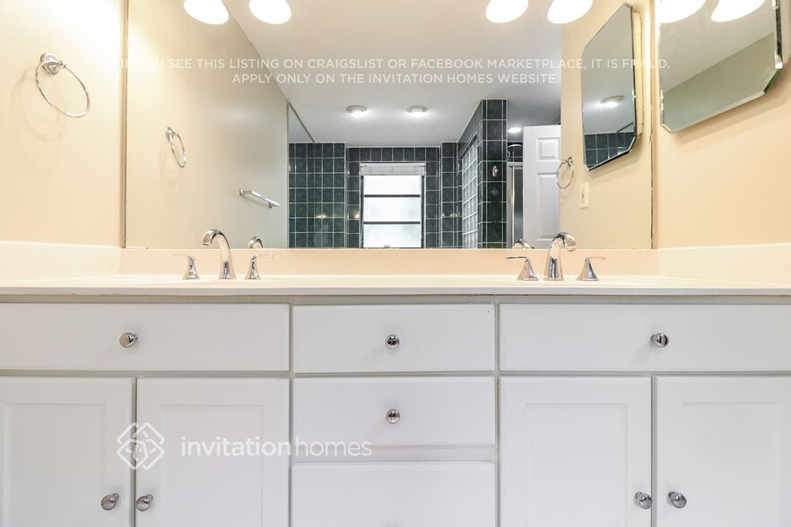 Building Photo - 5461 Oakridge Dr
