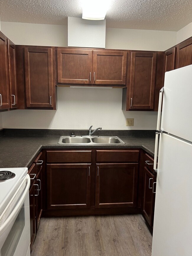 Building Photo - Nimens Espegard Apartments