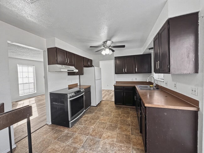 Building Photo - 14515 E Oregon Dr