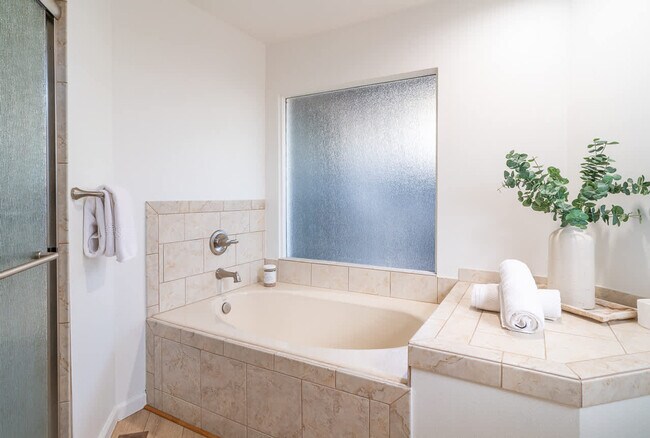 Building Photo - 4530 Red Fox Ln