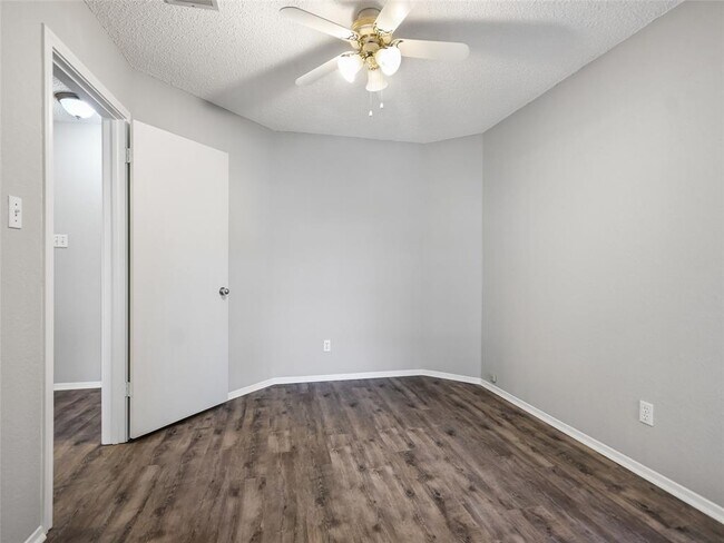 Building Photo - 1411 Hollow Tree Blvd