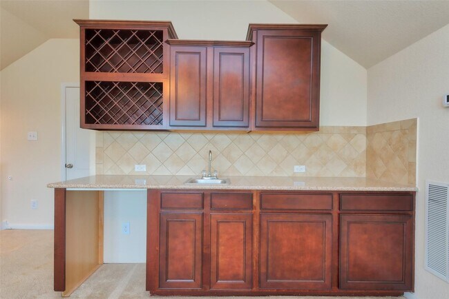 Building Photo - 6906 Patterson Dr