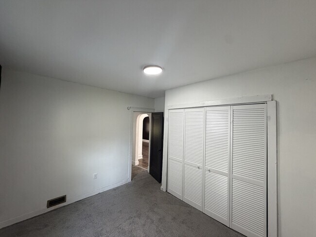 Building Photo - 4126 E 143rd St