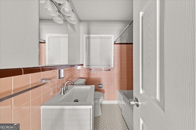 Building Photo - 1935 Handley Ave SW