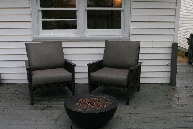 Gas firepit - 705 Stevens Ave NE
