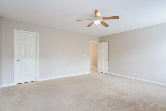 Building Photo - 107 Sleeper Car Ln