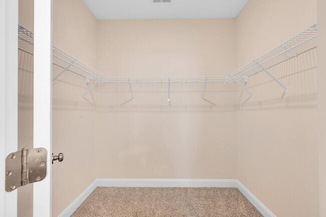 Building Photo - 148 Broadleaf Dr