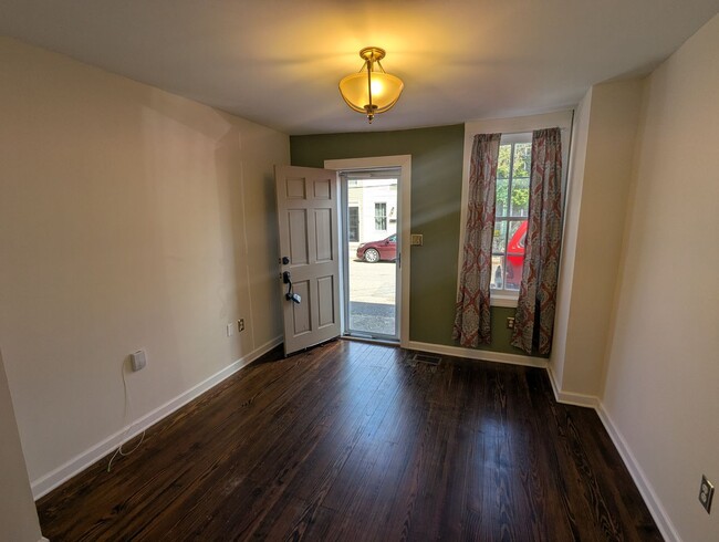 Building Photo - Charming two level row house in downtown Frederick available now!