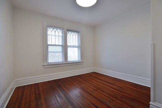 Building Photo - 229 E 11th Ave