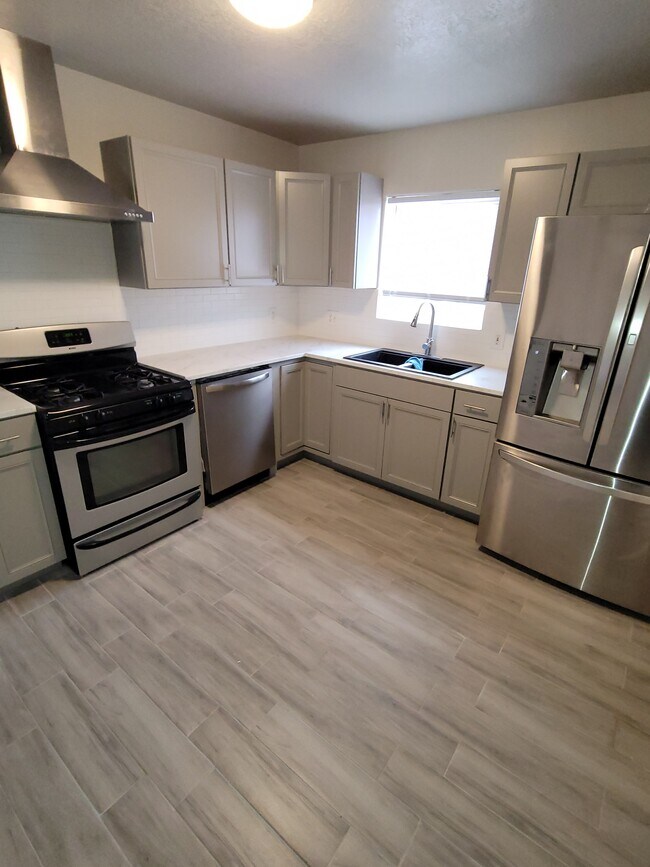 Kitchen - 5321 Indian School Rd NE